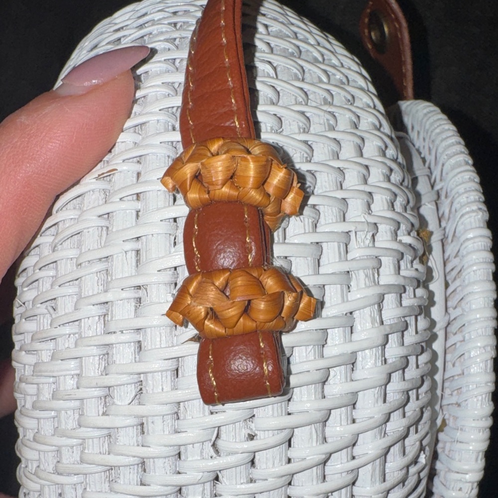White and Brown Woven Round Bag - Picture 5 of 7